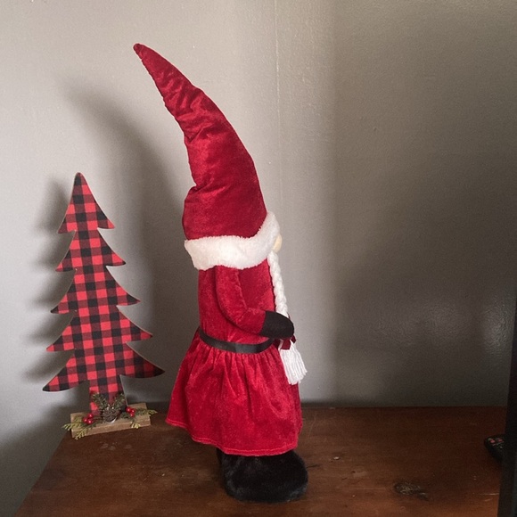 NWT- Beautiful Mrs Claus Greeter Gnome Decoration w/ Extendable Legs 27”-37” H - Picture 9 of 17